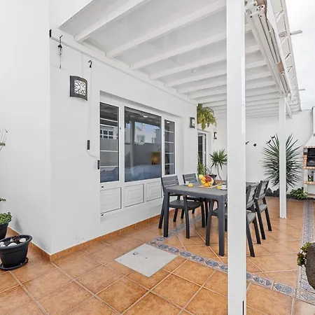 Home2book Stunning Terrace & Bbq House Playa Honda 플라야 온다