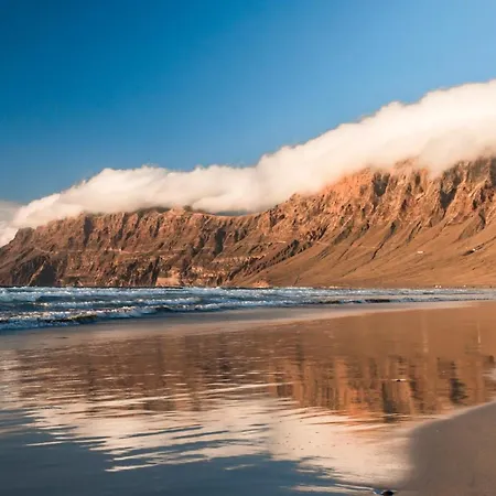 펜션 Home2book Stunning Terrace & Bbq House Playa Honda 플라야 온다